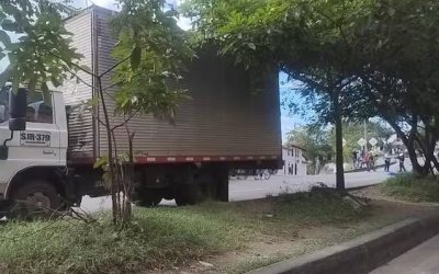 Cayó en patines y lo atropelló un camión: joven murió en la vía Lebrija–Girón