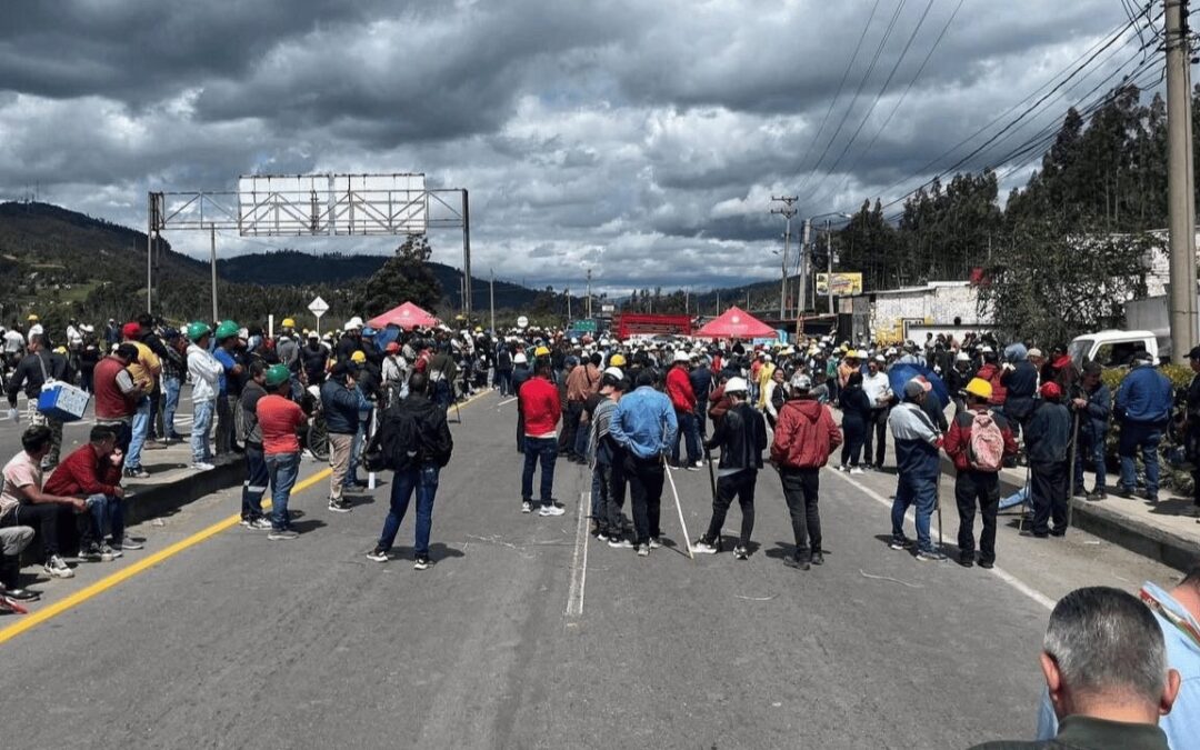 Paro en Boyacá bloquea rutas entre Santander y Bogotá
