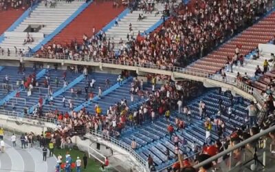 Más de 15 heridos en pelea de hinchas durante partido Junior – Bucaramanga