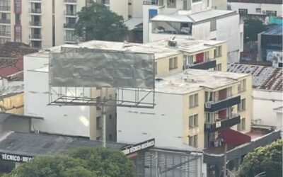 Polémica en Bucaramanga: desmontan valla con mensaje político