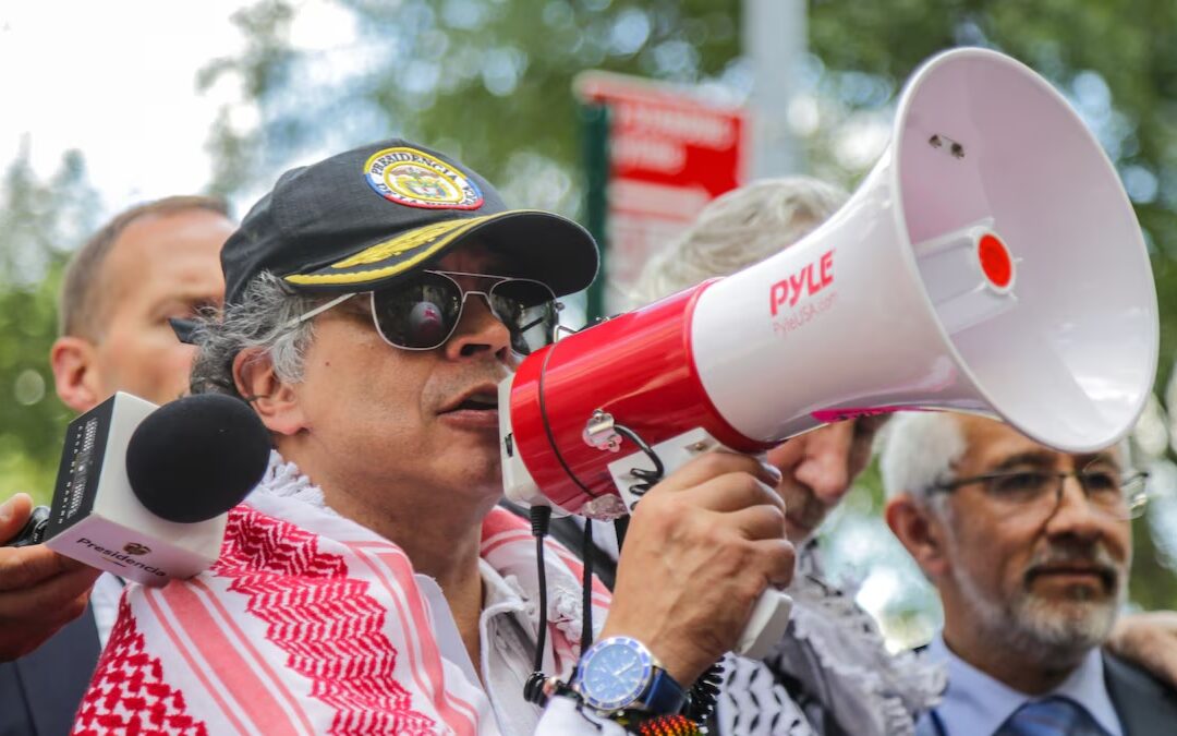 Funcionarios colombianos renuncian a sus visas de EE. UU. en apoyo a Petro