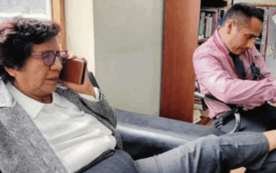 Asesor de congresista le hizo pedicure en pleno despacho