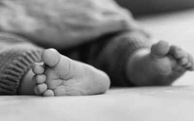 Investigan la muerte de un bebé de dos meses abandonado en un canal de agua