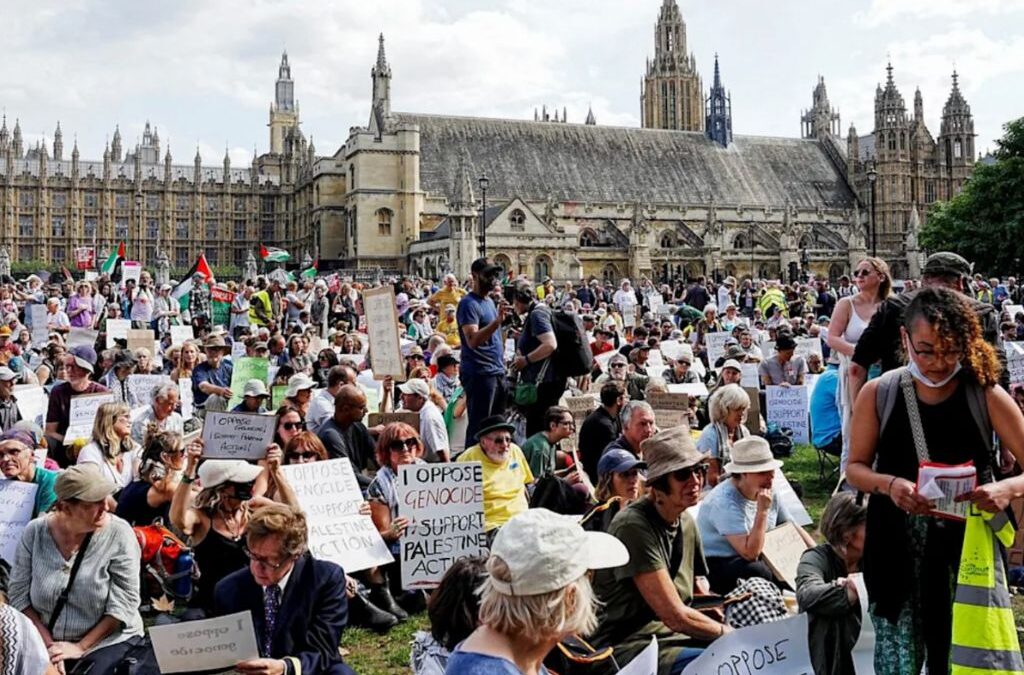 Masiva protesta en Londres dejó cientos de arrestos tras veto a Palestine Action