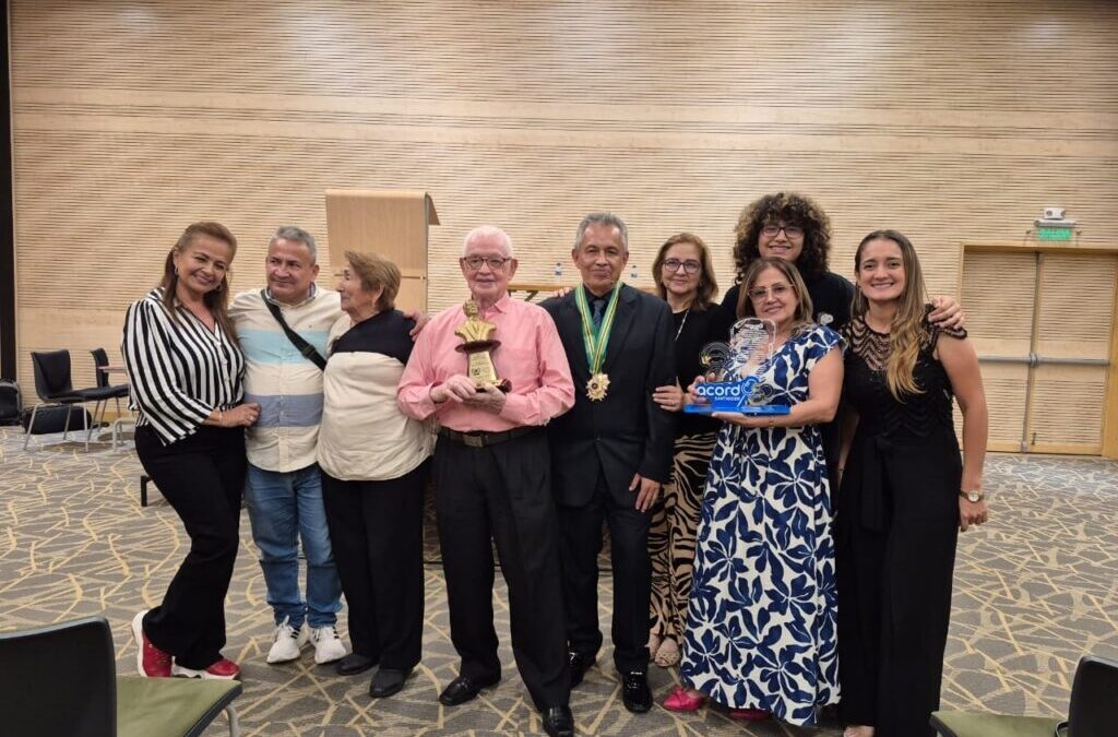 Cinco décadas de pasión periodística: homenaje a Carlos Julio Castellanos, director de Oro Noticias