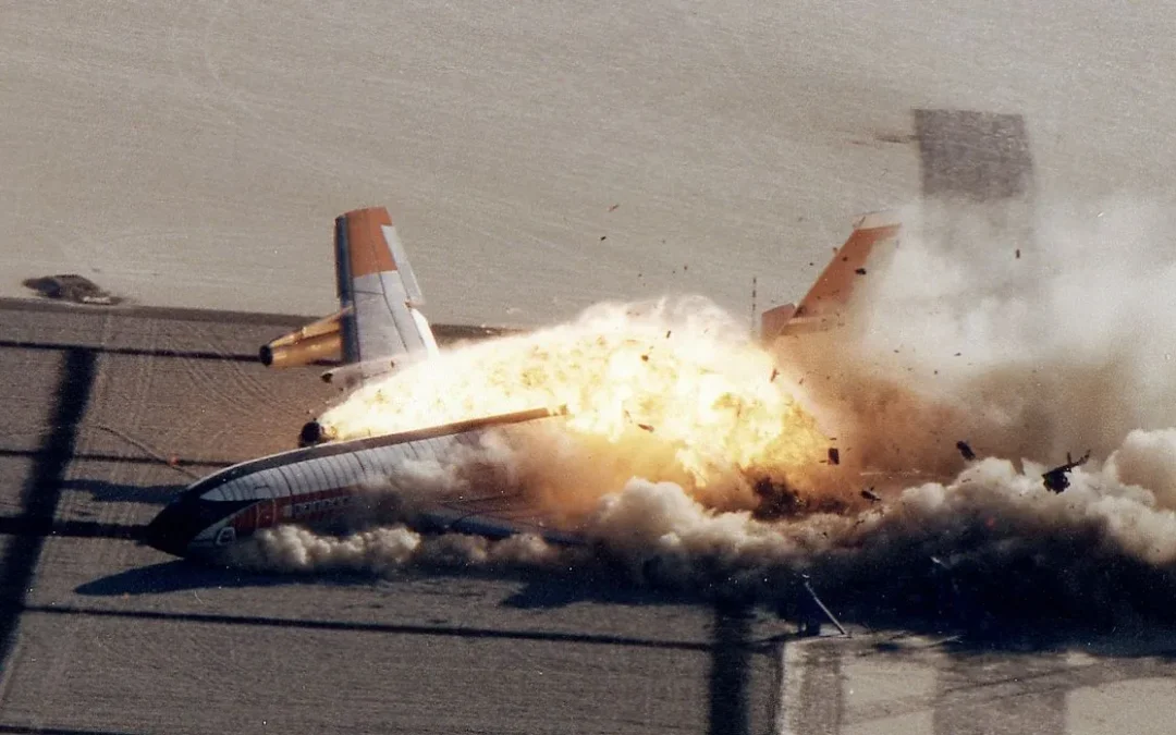 Avioneta se estrelló al despegar y dos personas murieron calcinadas