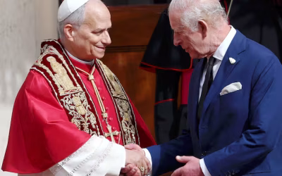 El Papa León XIV y el rey Carlos III oraron juntos en la Capilla Sixtina por el planeta