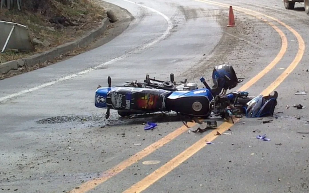 Trágico accidente en la vía Duitama cobró la vida de un motociclista