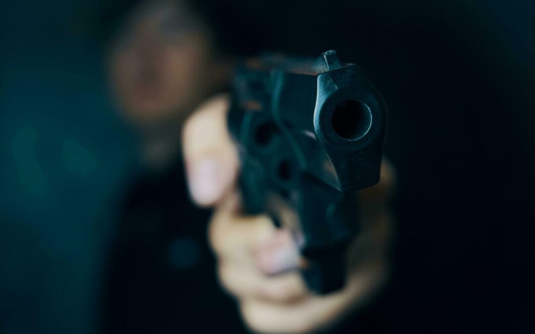 Investigan tragedia familiar que dejó dos muertos y una mujer herida