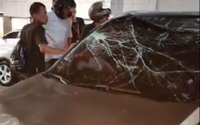 Carro terminó patas arriba tras violento choque en plena carrera 27 de Bucaramanga