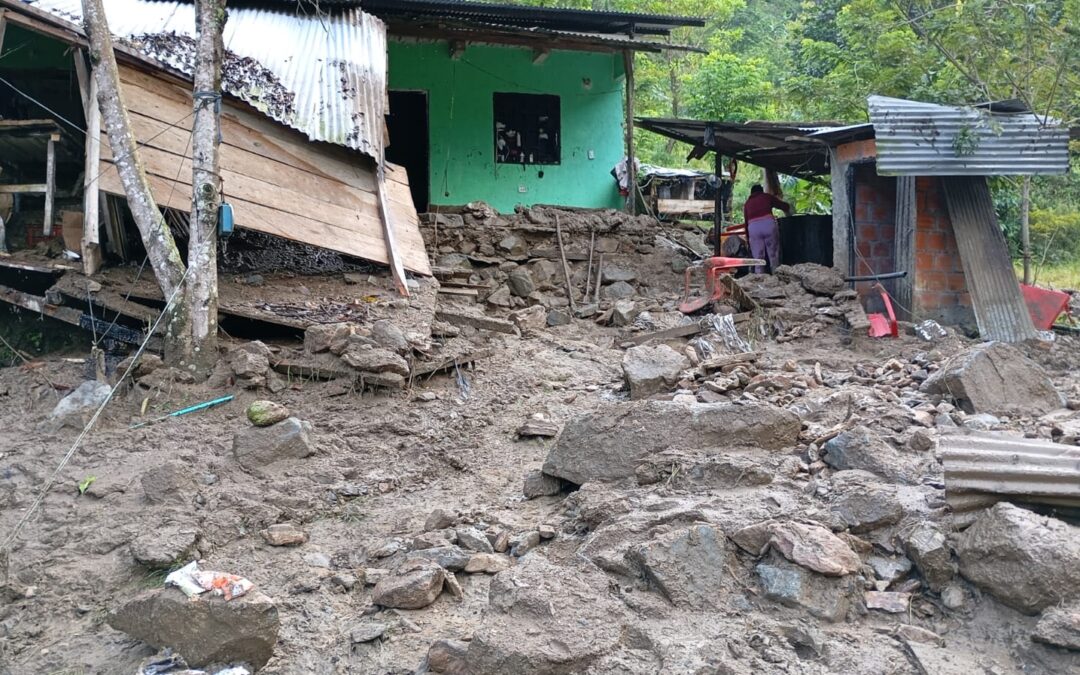 Lluvias arrasan vivienda en La Esperanza y dejan familia sin hogar