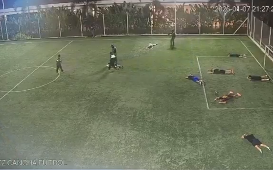 Ataque armado disfrazado de operativo policial dejó tres muertos durante partido de fútbol