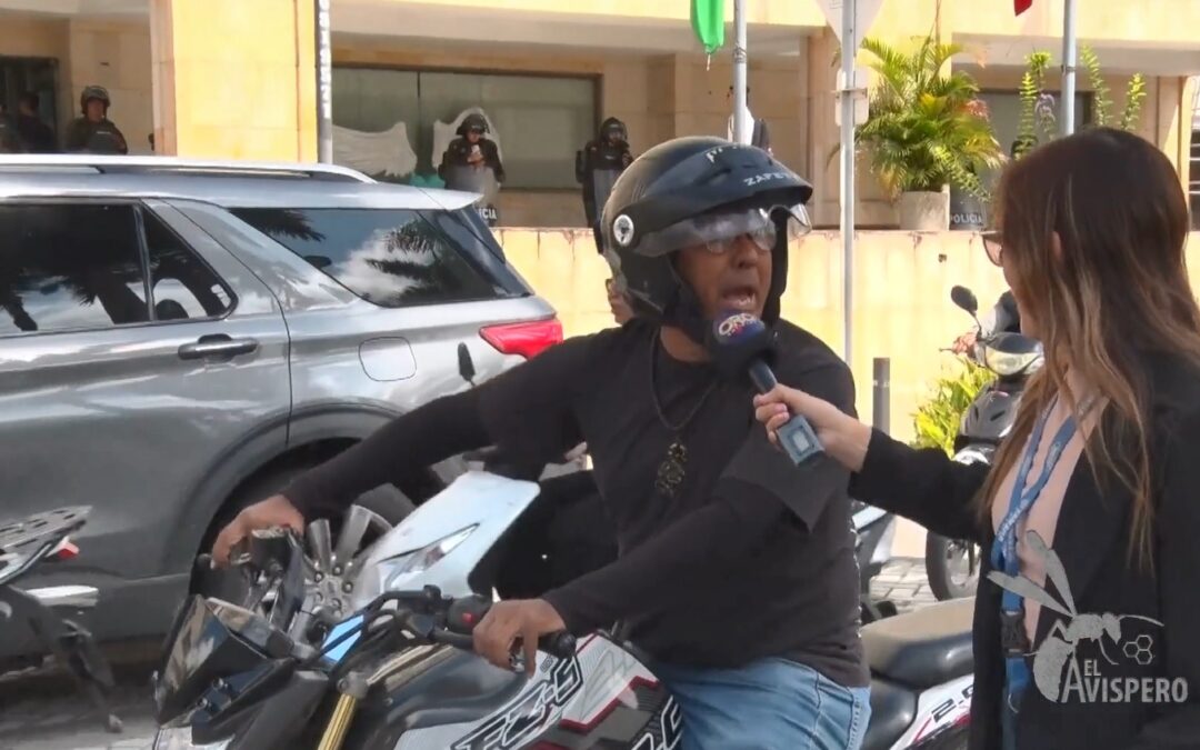 Tensión en manifestación: reportera fue agredida verbalmente durante protesta motera