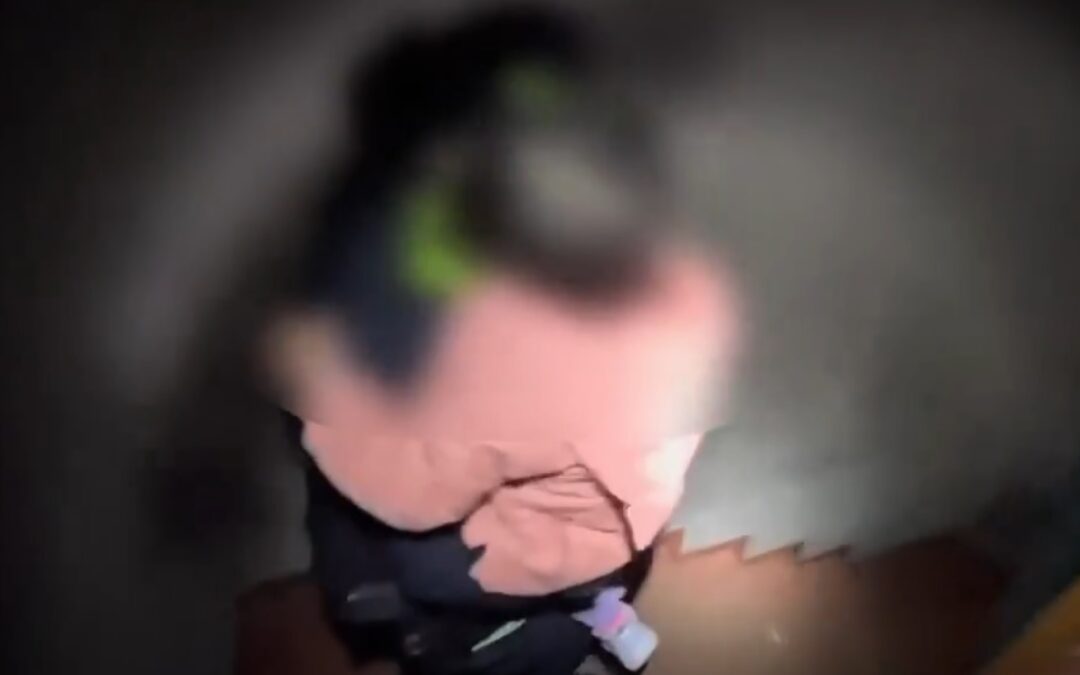 Niña de 3 años fue encontrada sin compañía adulta dentro de una casa