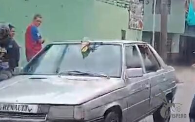 Peligro rodante: vehículo con gasolina por botella sorprende en Bucaramanga