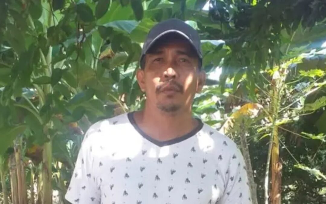 Atado a costales y con signos de violencia: así hallaron a líder social