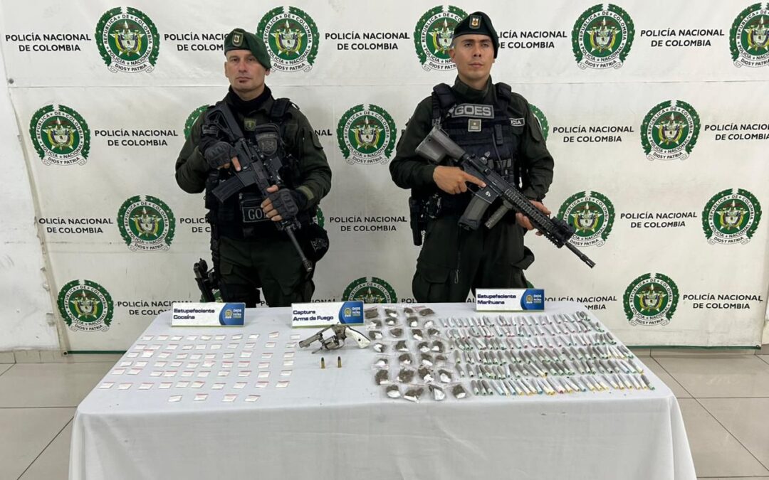 Adolescente fue sorprendido con arma y más de 200 dosis de estupefacientes en Bucaramanga