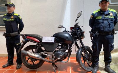 Intentaron cambiarle el color y no funcionó: la historia de esta moto robada