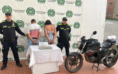 En moto y con droga: así cayó esta pareja en plena persecución en Floridablanca