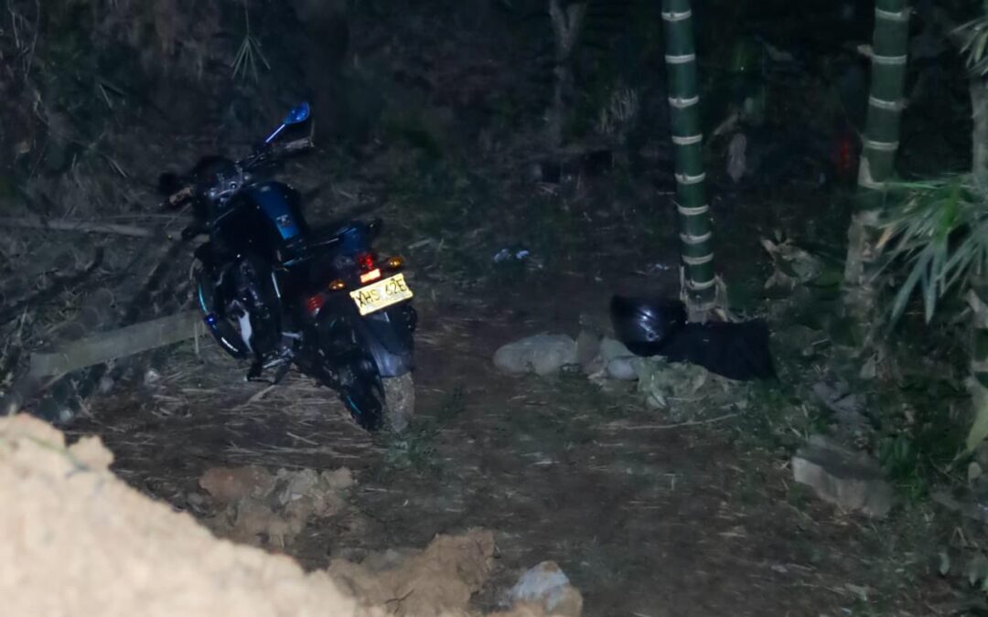 Iban en moto y fueron atacados a bala: un joven murió en Piedecuesta