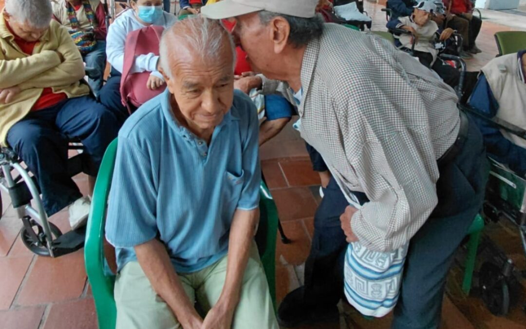 La música como terapia: así ayudaron a adultos mayores en el Asilo San Rafael
