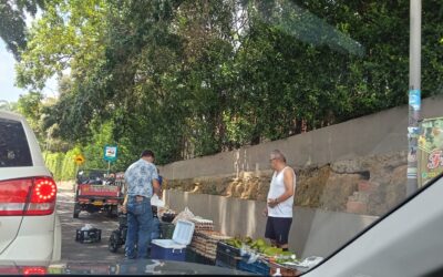 “Amenazó con romper el vidrio”: grave denuncia contra vendedor frente del Instituto Caldas