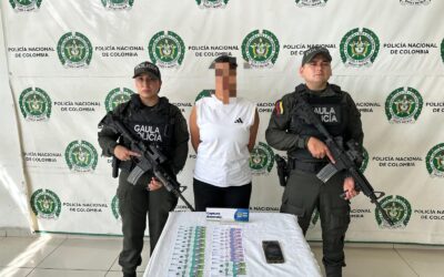 La capturaron en pleno cobro de millonaria extorsión en Bucaramanga