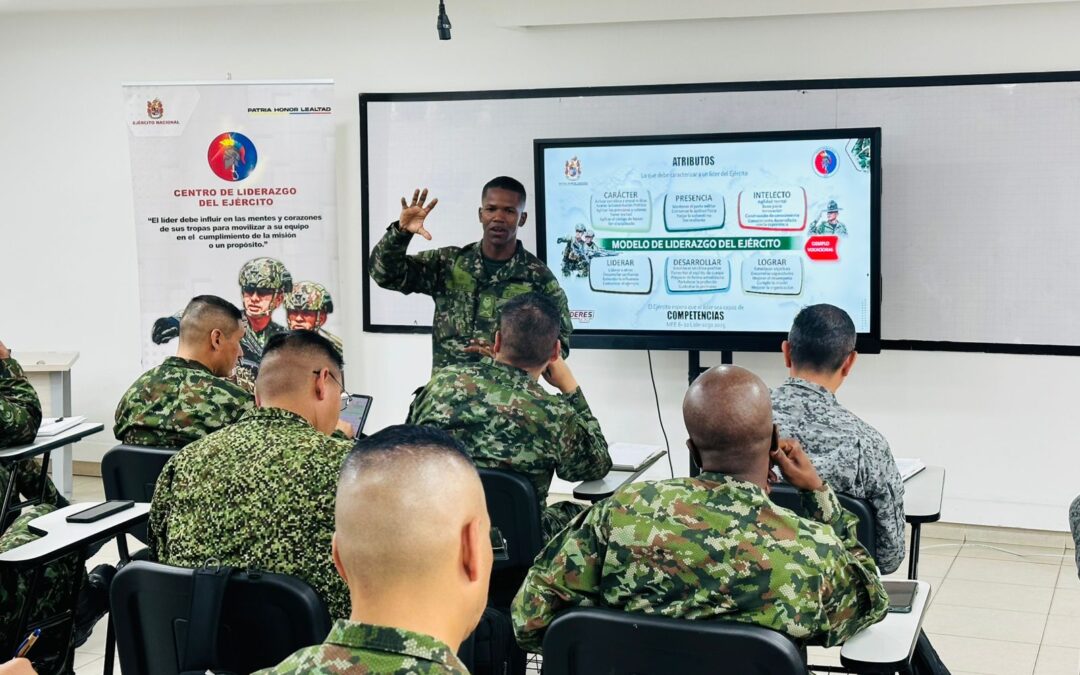 47 suboficiales de alta jerarquía recibieron formación estratégica en liderazgo militar
