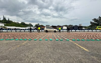 Conductor perdió el control y dejó abandonada una camioneta repleta de droga en Santander