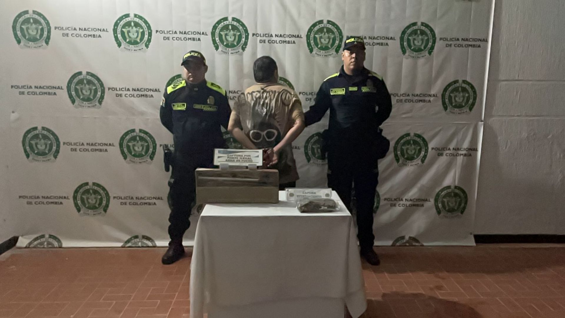 horizontal (3) Iba armado y con un cargamento de marihuana: Capturado en el intercambiador de Fátima