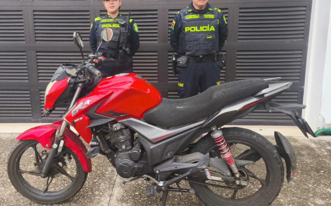 Dos días abandonada y con reporte de robo: la historia de una motocicleta recuperada en Bucaramanga