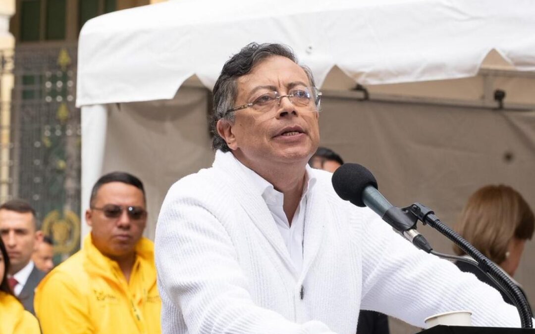 ¿Suspendido Gustavo Petro? Polémica por resolución firmada en la Comisión de Acusación
