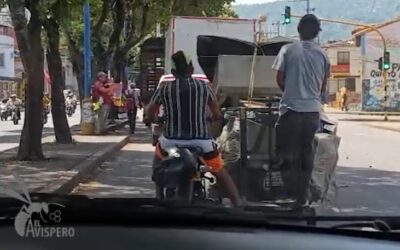 Una moto, una zorra y las placas ocultas: la escena que encendió el debate sobre los controles en Bucaramanga