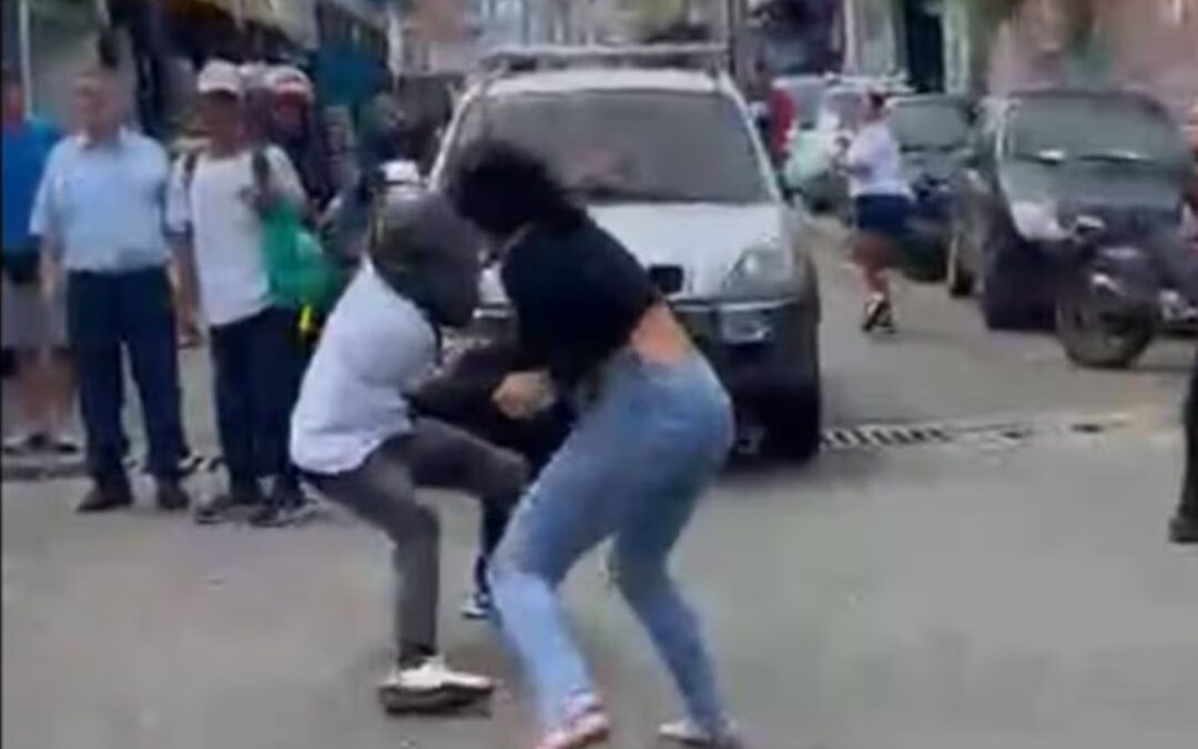 Reclamo por un celular terminó en violenta pelea a cuchillo entre una pareja en Bucaramanga