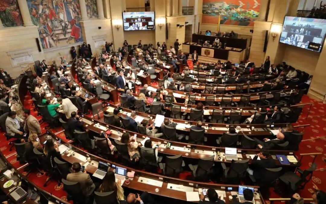 Santander llega al nuevo Congreso sin corona, pero con cartas bajo la mesa