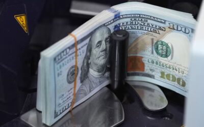 El dólar rompió la barrera de los $3.100 y marcó mínimos históricos desde 2019