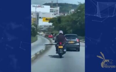 La ‘perla’ del día: motociclista llevó varillas que sobresalían por ambos lados