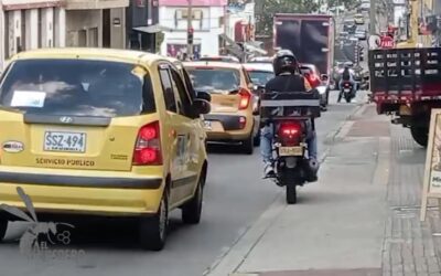 Ni los andenes respetan: motociclistas protagonizan peligrosas maniobras en Bucaramanga