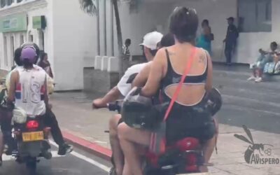 ¿Dónde está el límite? Hasta cuatro personas viajaban en una sola moto en Floridablanca