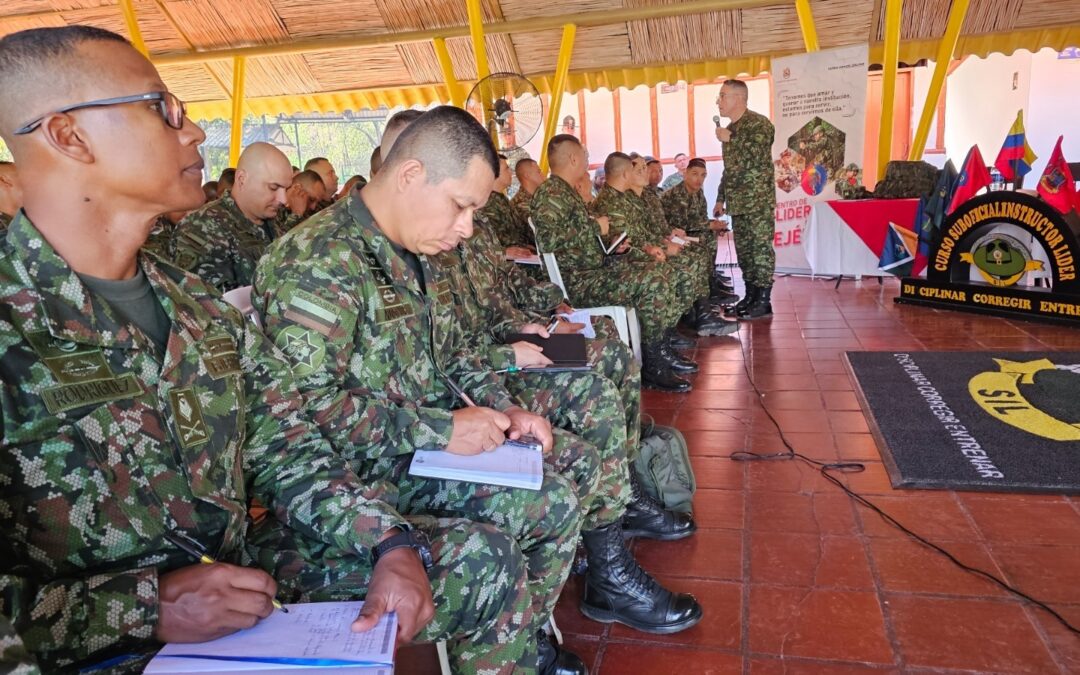 175 militares fortalecieron su formación en seminario sobre disciplina y liderazgo