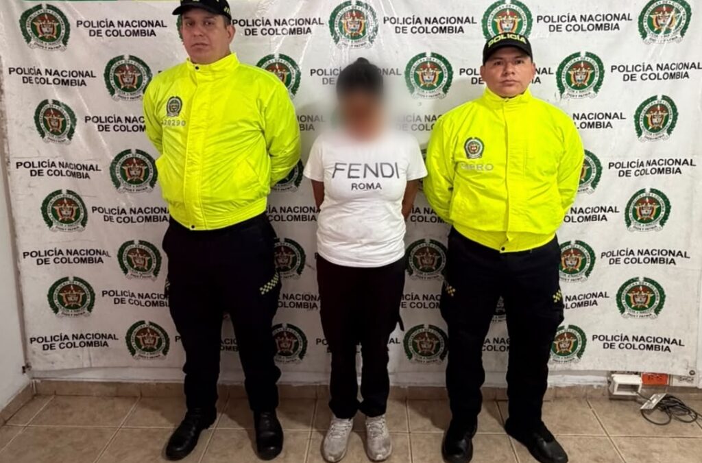 Insólito: Ladrón robó un celular en Cali, encontró videos de abuso a una niña y denunció a la propia madre