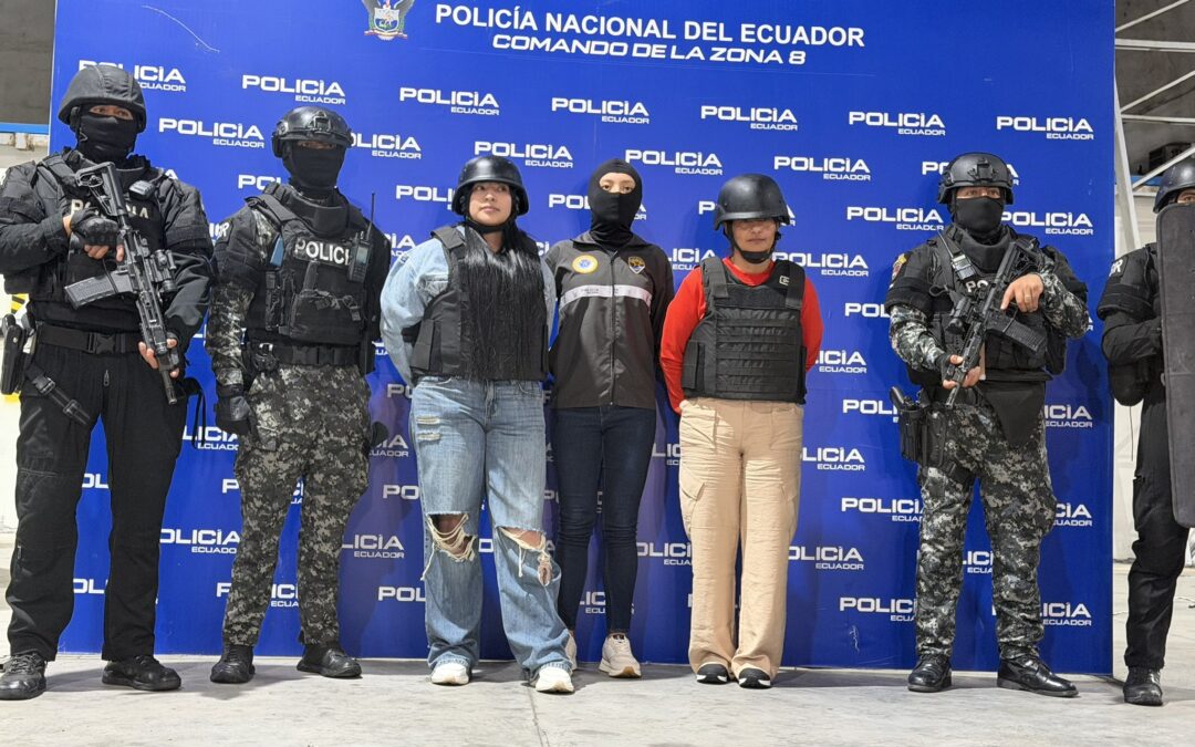 Video | Capturadas en Santander y expulsadas a Ecuador: esposa e hija de alias ‘Fito’ ya están en poder de la justicia