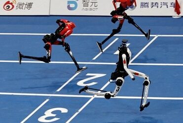 Juegos Mundiales de Robots Humanoides: Ya corren más rápido que Bolt y saltan más alto que Sotomayor, pero convertir a robots humanoides en atletas no tiene sentido