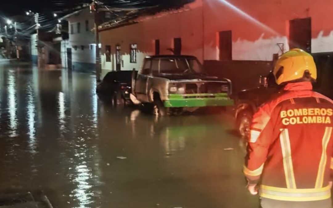 Emergencia en Zapatoca: Fuertes lluvias dejan 11 familias afectadas e inundaciones en las vías