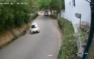 Impactante video: conductor arrolló a ciclista, lo dejó herido y huyó