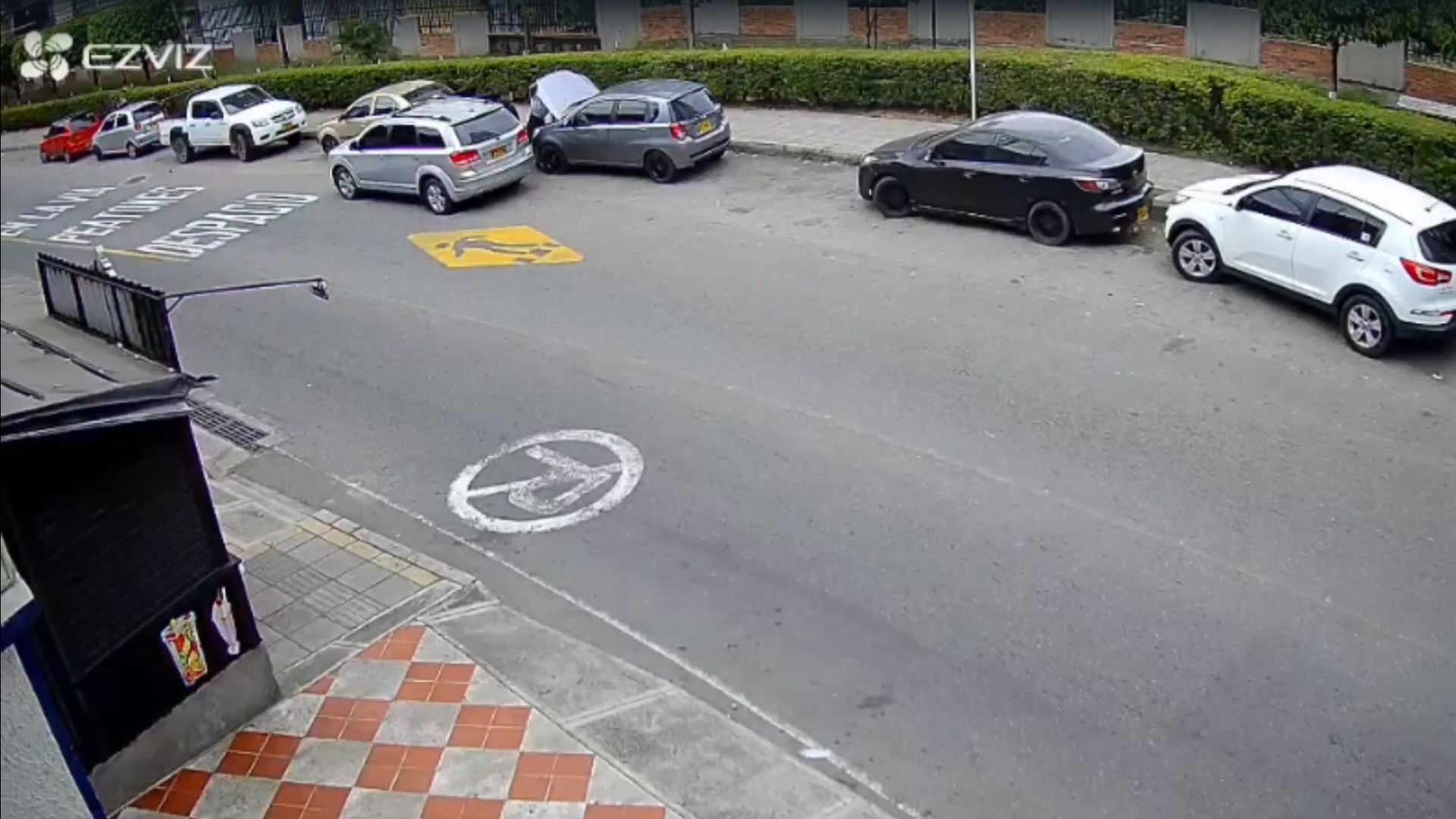 En camioneta y ‘bien vestidos’: así operan los ladrones de computadores de carro en Bucaramanga